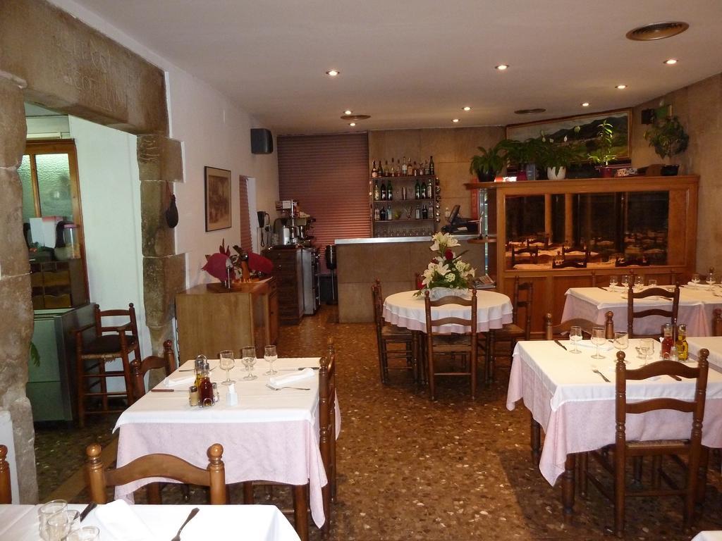 Restaurant Fonda Giralt Hotel Amer ภายนอก รูปภาพ